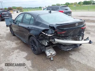 2025 Toyota Camry LE z VIN 4T1DAACK0SU057646, wystawiony jako IAAI lot #42147253 z przebiegiem 6 675 mil mil oraz . Historia ofert i sprzedaży dostępna na DreamBid. Obrazek 3.