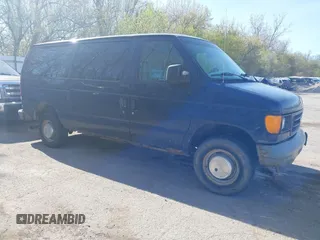 2005 Ford Econoline Passenger XL with VIN 1FBNE31L55HB00500, listed as a IAAI auction lot 42144394 with 257,262 mi miles. Bid and sale history available at carsss.com. Image 1.