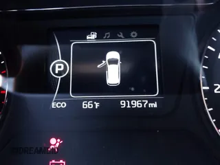 2017 Kia Sorento LX z VIN 5XYPG4A3XHG295107, wystawiony jako IAAI lot #42037114 z przebiegiem 91 967 mil mil oraz . Historia ofert i sprzedaży dostępna na DreamBid. Obrazek 15.