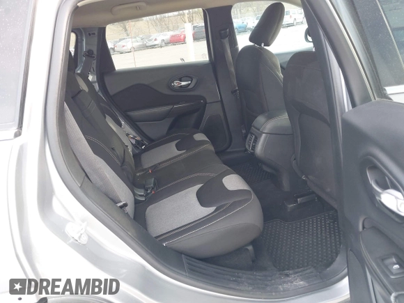 2014 Jeep Cherokee Latitude z VIN 1C4PJMCS8EW230213, wystawiony jako IAAI lot #42011183 z przebiegiem 133 299 mil mil oraz . Historia ofert i sprzedaży dostępna na DreamBid. Obrazek 8.