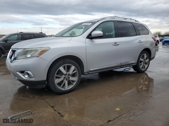 2013 Nissan Pathfinder SV with VIN 5N1AR2MN8DC635785, listed as a Copart auction lot 43347535 with 142,468 mi miles and Clean Title. Bid and sale history available at carsss.com. Image 1.