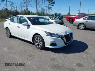 2019 Nissan Altima S with VIN 1N4BL4BV8KC102217, listed as a IAAI auction lot 41726559 with 84,310 mi miles and . Bid and sale history available at carsss.com. Image 1.