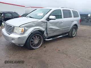 2008 Chrysler Aspen Limited z VIN 1A8HX58N88F136163, wystawiony jako IAAI lot #41544496 z przebiegiem 158 878 mil mil oraz . Historia ofert i sprzedaży dostępna na DreamBid. Obrazek 2.