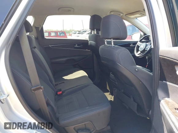 2017 Kia Sorento LX with VIN 5XYPG4A37HG243532, listed as a IAAI auction lot 42088741 with 171,350 mi miles. Bid and sale history available at carsss.com. Image 8.