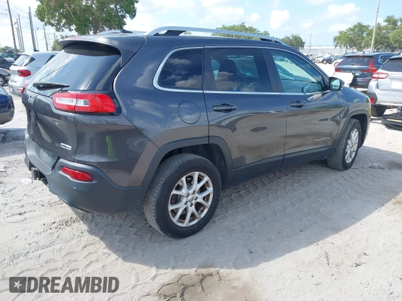 2016 Jeep Cherokee Latitude z VIN 1C4PJMCS1GW367447, wystawiony jako IAAI lot #42367643 z przebiegiem 151 072 mil mil oraz . Historia ofert i sprzedaży dostępna na DreamBid. Obrazek 4.