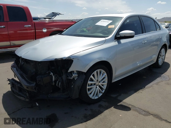 2015 Volkswagen Jetta SE z VIN 3VWD17AJ4FM336834, wystawiony jako IAAI lot #41953192 z przebiegiem 40 893 mil mil oraz . Historia ofert i sprzedaży dostępna na DreamBid. Obrazek 6.
