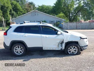 2016 Jeep Cherokee Latitude with VIN 1C4PJMCB7GW371955, listed as a IAAI auction lot 42562529 with 111,826 mi miles and . Bid and sale history available at DreamBid. Image 13.