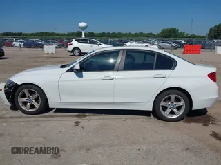 2015 BMW 3 Series 320i xDrive z VIN WBA3C3C52FP663676, wystawiony jako IAAI lot #42650794 z przebiegiem 99 774 mil mil oraz . Historia ofert i sprzedaży dostępna na DreamBid. Obrazek 15.
