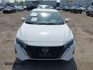 2024 Nissan Sentra S z VIN 3N1AB8BV2RY289474, wystawiony jako IAAI lot #42119543 z przebiegiem 17 576 mil mil oraz . Historia ofert i sprzedaży dostępna na DreamBid. Obrazek 12.