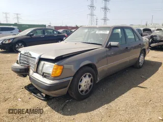 1993 Mercedes-Benz 400 with VIN WDBEA34E7PB924913, listed as a Copart auction lot 68579884 with 89,399 mi miles and Salvage Title. Bid and sale history available at carsss.com. Image 1.