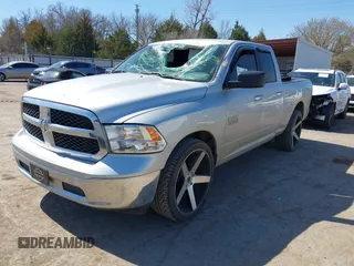 2018 Ram 1500 SLT z VIN 1C6RR6GG7JS303857, wystawiony jako IAAI lot #41779748 z przebiegiem 153 289 mil mil oraz . Historia ofert i sprzedaży dostępna na DreamBid. Obrazek 2.