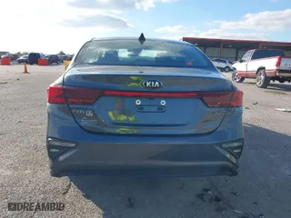 2021 Kia Forte LXS with VIN 3KPF24AD9ME301716, listed as a IAAI auction lot 40767290 with 1 mi miles. Bid and sale history available at carsss.com. Image 16.
