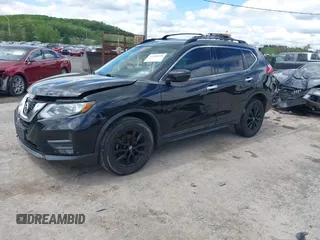 2017 Nissan Rogue SV z VIN 5N1AT2MV8HC814058, wystawiony jako IAAI lot #42200550 z przebiegiem 118 175 mil mil oraz . Historia ofert i sprzedaży dostępna na DreamBid. Obrazek 18.