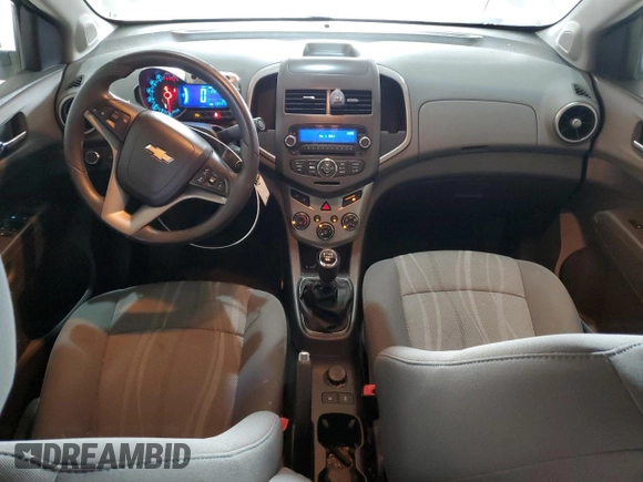 2012 Chevrolet Sonic LT z VIN 1G1JD5SH0C4160507, wystawiony jako Copart lot #49842145 z przebiegiem 134 777 mil mil oraz Czysty tytuł • Clean title. Historia ofert i sprzedaży dostępna na DreamBid. Obrazek 8.