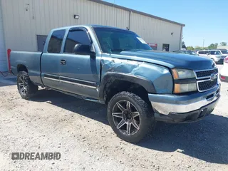 2006 Chevrolet Silverado 1500 LT2 with VIN 1GCEK19B46Z232471, listed as a IAAI auction lot 42039919 with 380,562 mi miles. Bid and sale history available at carsss.com. Image 1.