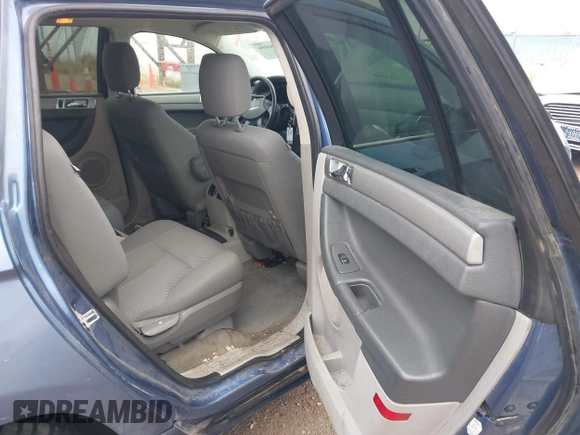 2007 Chrysler Pacifica Touring with VIN 2A8GF68XX7R255541, listed as a IAAI auction lot 40696056 with 127,625 mi miles and . Bid and sale history available at DreamBid. Image 8.
