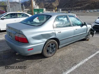 1996 Honda Accord LX with VIN 1HGCD5634TA291036, listed as a IAAI auction lot 41583543 with 166,725 mi miles and . Bid and sale history available at carsss.com. Image 4.