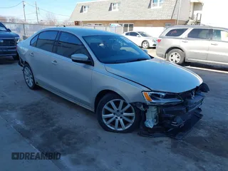 2011 Volkswagen Jetta Sedan SE w/Convenience & Sunroof with VIN 3VWDX7AJ1BM331289, listed as a IAAI auction lot 41351694 with 156,645 mi miles. Bid and sale history available at carsss.com. Image 1.