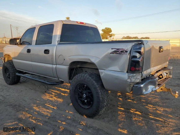 2004 Chevrolet Silverado 1500 Crew Cab LS with VIN 2GCEK13T641313236, listed as a Copart auction lot 81387004 with 189,694 mi miles and Salvage Title. Bid and sale history available at carsss.com. Image 2.