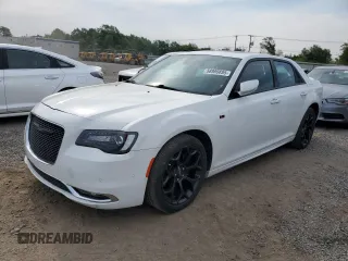2020 Chrysler 300 S z VIN 2C3CCABT6LH249960, wystawiony jako Copart lot #58980895 z przebiegiem 65 477 mil mil oraz Szkoda całkowita • Salvage title. Historia ofert i sprzedaży dostępna na DreamBid. Obrazek 1.