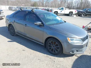 2011 Volkswagen Jetta Sedan SE PZEV with VIN 3VWDZ7AJ4BM080178, listed as a IAAI auction lot 41772185 with 140,897 mi miles. Bid and sale history available at carsss.com. Image 1.