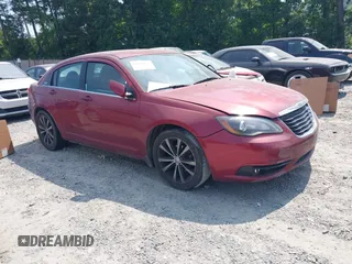 2014 Chrysler 200 Touring с VIN 1C3CCBBG9EN150066, выставлен на аукционе IAAI как лот 42590171 с пробегом 206 800 миль миль и . История ставок и продаж доступна на DreamBid. Изображение 1.