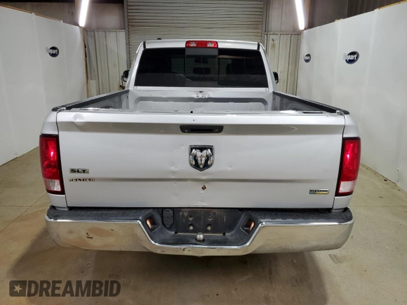 2018 Ram 1500 SLT z VIN 1C6RR6GG8JS126834, wystawiony jako Copart lot #46529825 z przebiegiem 190 240 mil mil oraz Czysty tytuł • Clean title. Historia ofert i sprzedaży dostępna na DreamBid. Obrazek 6.