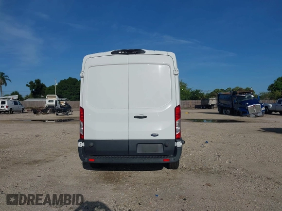 2018 Ford Transit z VIN 1FTYR2CM0JKB10510, wystawiony jako IAAI lot #42403132 z przebiegiem 97 056 mil mil oraz . Historia ofert i sprzedaży dostępna na DreamBid. Obrazek 16.