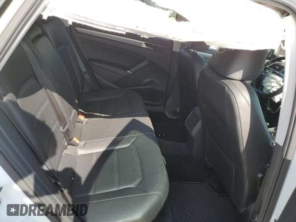 2018 Volkswagen Passat S z VIN 1VWAA7A34JC011566, wystawiony jako Copart lot #53610105 z przebiegiem 83 721 mil mil oraz Szkoda całkowita • Salvage title. Historia ofert i sprzedaży dostępna na DreamBid. Obrazek 11.
