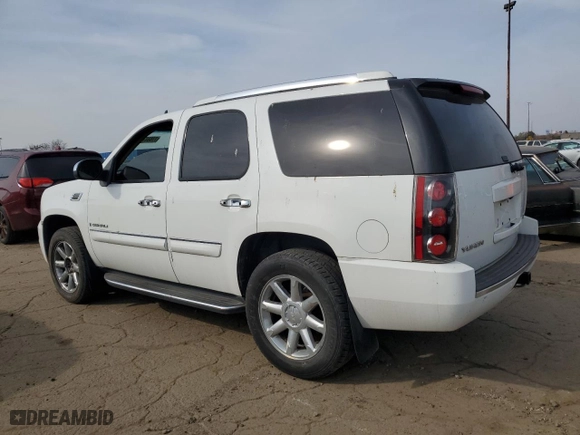 2007 GMC Yukon Denali with VIN 1GKFK63897J320368, listed as a Copart auction lot 77888774 with 233,584 mi miles and Clean Title. Bid and sale history available at carsss.com. Image 2.