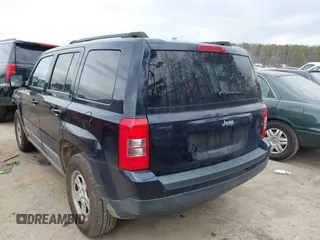 2011 Jeep Patriot Latitude with VIN 1J4NT1GB5BD140710, listed as a IAAI auction lot 41499486 with 182,809 mi miles. Bid and sale history available at carsss.com. Image 3.
