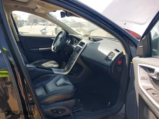 2010 Volvo XC60 3.0T with VIN YV4992DZ8A2022087, listed as a IAAI auction lot 42032484 with 162,246 mi miles. Bid and sale history available at carsss.com. Image 5.