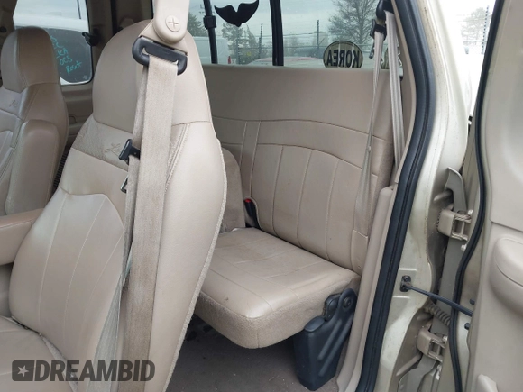 2000 Ford F-150 XL z VIN 1FTRX07W8YKA26326, wystawiony jako IAAI lot #41684242 z przebiegiem 222 808 mil mil oraz . Historia ofert i sprzedaży dostępna na DreamBid. Obrazek 8.
