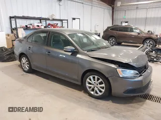 2011 Volkswagen Jetta SE с VIN 3VWBZ7AJ1BM309505, выставлен на аукционе IAAI как лот 42349393 с пробегом 153 443 миль миль и . История ставок и продаж доступна на DreamBid. Изображение 1.