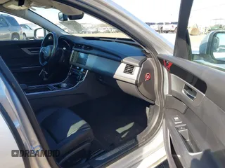 2016 Jaguar XF 35t Premium with VIN SAJBD4BV0GCY13376, listed as a IAAI auction lot 41375803 with 64,368 mi miles. Bid and sale history available at carsss.com. Image 5.