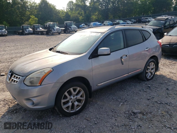 2011 Nissan Rogue SV z VIN JN8AS5MV1BW294370, wystawiony jako Copart lot #60527825 z przebiegiem 170 764 mil mil oraz Czysty tytuł • Clean title. Historia ofert i sprzedaży dostępna na DreamBid. Obrazek 1.