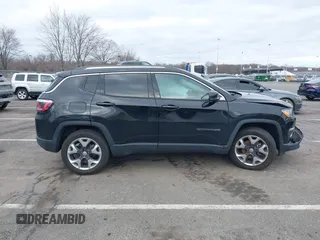 2018 Jeep Compass Limited with VIN 3C4NJDCB8JT307296, listed as a IAAI auction lot 41747374 with 110,499 mi miles. Bid and sale history available at carsss.com. Image 12.