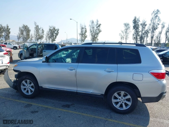 2011 Toyota Highlander with VIN 5TDZK3EH4BS039725, listed as a IAAI auction lot 41434516 with 220,992 mi miles. Bid and sale history available at carsss.com. Image 14.