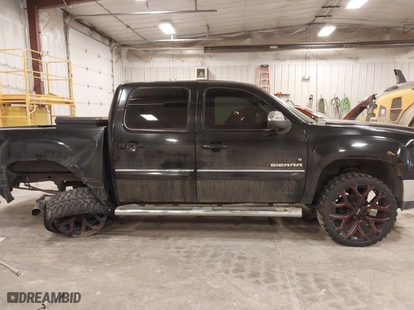 2011 GMC Sierra 1500 SLE with VIN 3GTP1VE08BG100816, listed as a IAAI auction lot 41768212 with 249,109 mi miles. Bid and sale history available at carsss.com. Image 13.
