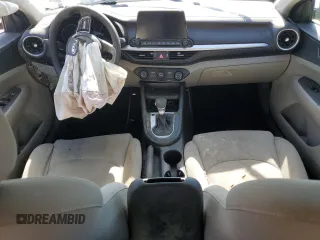 2021 Kia Forte LXS z VIN 3KPF24AD5ME379975, wystawiony jako Copart lot #55300495 z przebiegiem Nie podano mil oraz Czysty tytuł • Clean title. Historia ofert i sprzedaży dostępna na DreamBid. Obrazek 8.