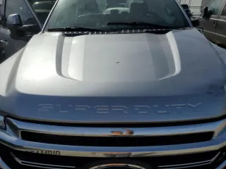 2020 Ford F-250 XL z VIN 1FT7W2BT1LEC61595, wystawiony jako Copart lot #48756885 z przebiegiem 128 111 mil mil oraz Szkoda całkowita • Salvage title. Historia ofert i sprzedaży dostępna na DreamBid. Obrazek 11.
