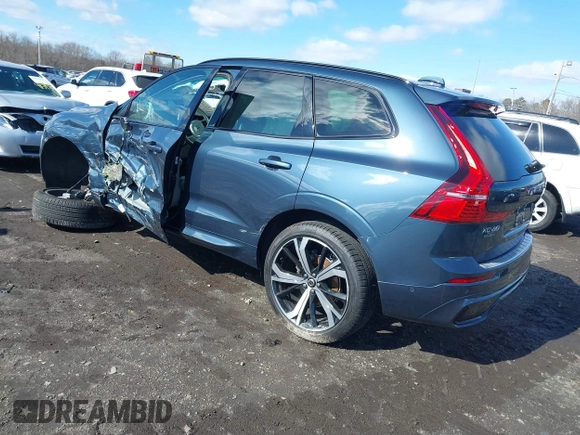 2024 Volvo XC60 Ultimate Dark Theme с VIN YV4L12RM6R1913362, выставлен на аукционе IAAI как лот 41596343 с пробегом 4 171 миль миль и . История ставок и продаж доступна на DreamBid. Изображение 3.