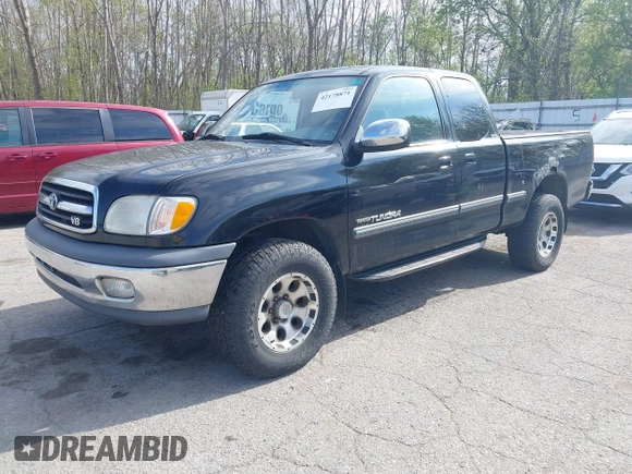 2000 Toyota Tundra SR5 with VIN 5TBBT4411YS094319, listed as a IAAI auction lot 42178871 with 210,339 mi miles and . Bid and sale history available at DreamBid. Image 2.