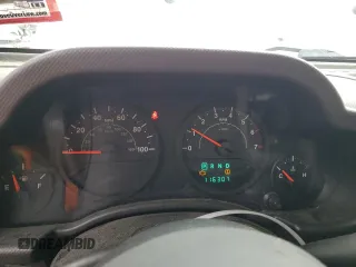 2008 Jeep Wrangler X z VIN 1J4FA24168L629174, wystawiony jako Copart lot #61199205 z przebiegiem 116 307 mil mil oraz Szkoda całkowita • Salvage title. Historia ofert i sprzedaży dostępna na DreamBid. Obrazek 9.