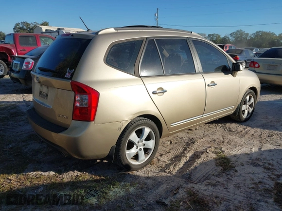 2007 Kia Rondo LX with VIN KNAFG526977114033, listed as a IAAI auction lot 40967531 with 126,761 mi miles. Bid and sale history available at carsss.com. Image 4.