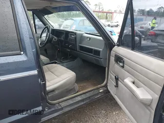 1996 Jeep Cherokee SE z VIN 1J4FJ28S5TL129065, wystawiony jako IAAI lot #42231133 z przebiegiem 225 320 mil mil oraz . Historia ofert i sprzedaży dostępna na DreamBid. Obrazek 5.