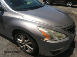 2013 Nissan Altima SL z VIN 1N4BL3AP2DC195543, wystawiony jako IAAI lot #42757036 z przebiegiem 241 152 mil mil oraz . Historia ofert i sprzedaży dostępna na DreamBid. Obrazek 1.