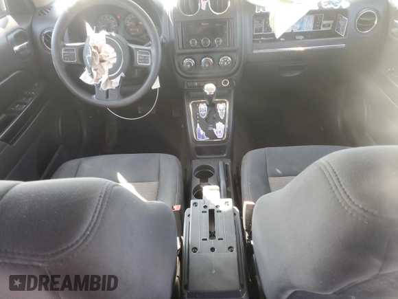 2014 Jeep Patriot Sport z VIN 1C4NJPBA9ED769615, wystawiony jako Copart lot #56385725 z przebiegiem 185 603 mil mil oraz Szkoda całkowita • Salvage title. Historia ofert i sprzedaży dostępna na DreamBid. Obrazek 8.
