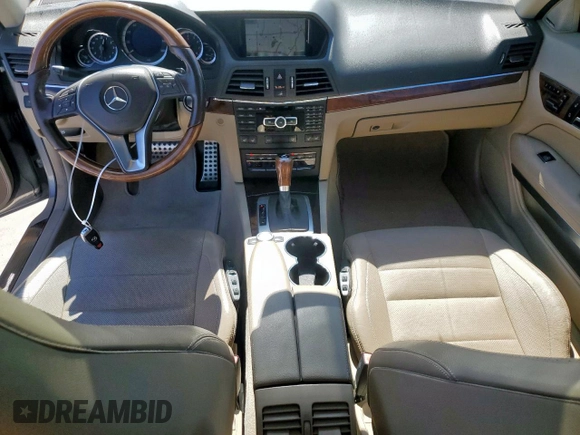 2013 Mercedes-Benz E 550 z VIN WDDKJ7DB2DF185221, wystawiony jako Copart lot #46953475 z przebiegiem 89 156 mil mil oraz Szkoda całkowita • Salvage title. Historia ofert i sprzedaży dostępna na DreamBid. Obrazek 8.