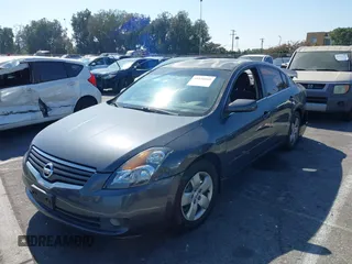 2008 Nissan Altima 2.5 SL with VIN 1N4AL21E18N447300, listed as a IAAI auction lot 40548669 with 178,745 mi miles. Bid and sale history available at carsss.com. Image 18.